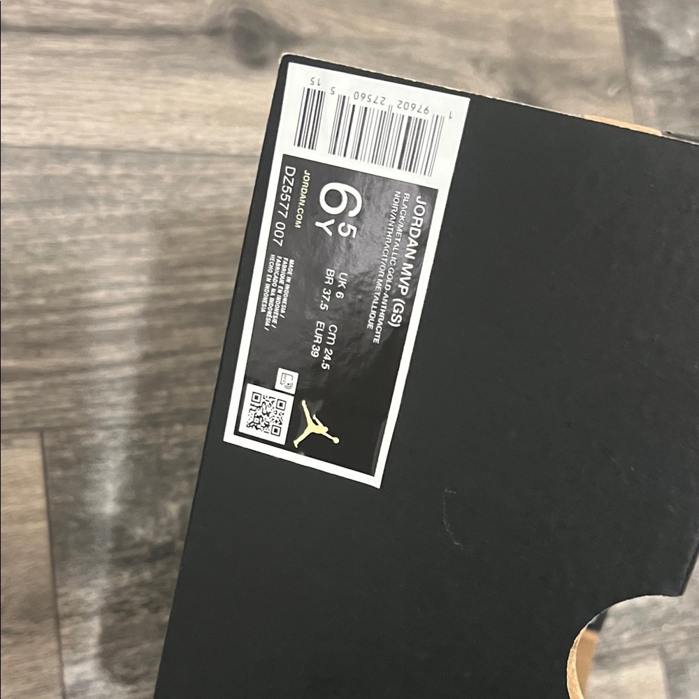 Jordan Kids Sneakers Black and Gold - Picture 11 of 11